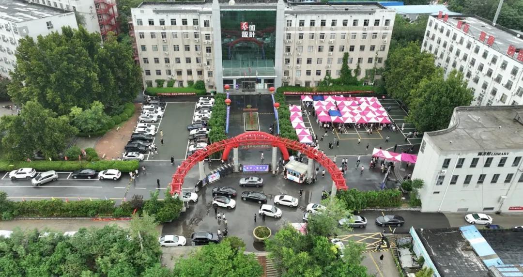 萌新来了！以心迎“新”，欣“新”向荣！山艺设新生报到第一天